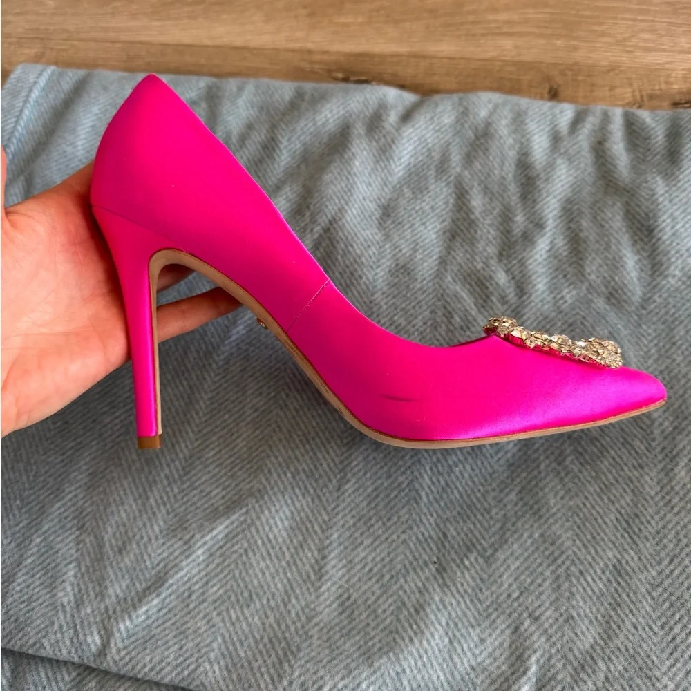 BADGLEY MISCHKA Cher Crystal Embellished Pump in Hot Pink Satin Size US 8.5 - Picture 11 of 16